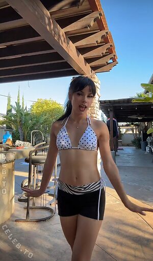 Charlize Nude Leaked Photo #25