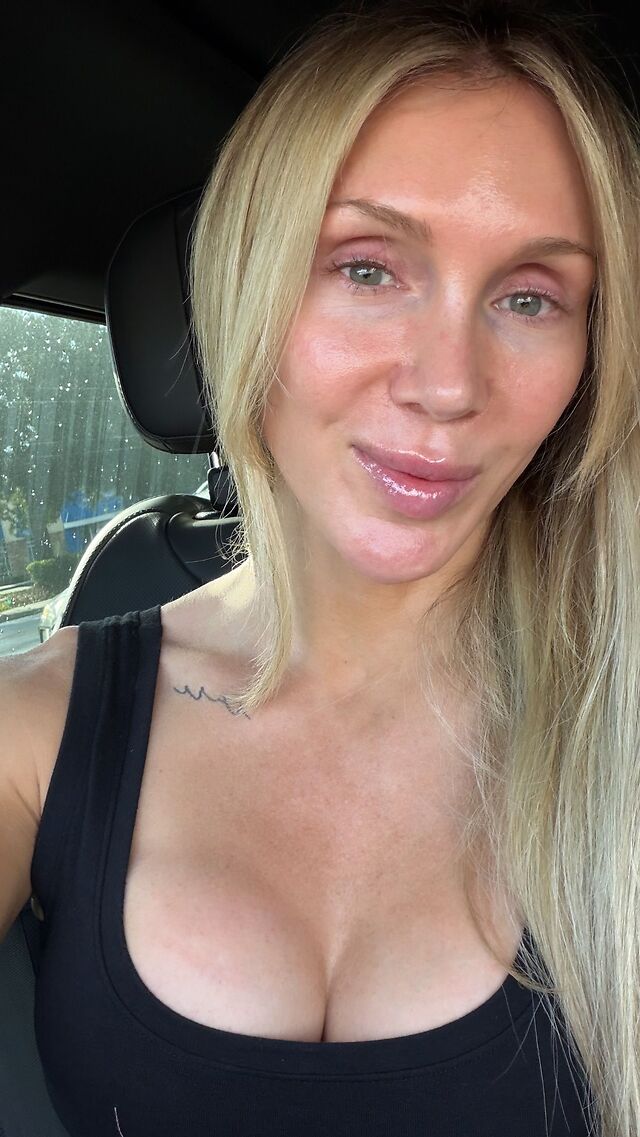 Charlotte Flair leaked photos