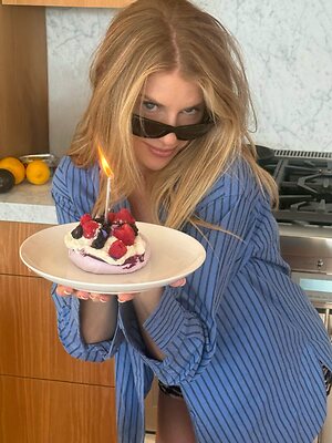 Charlotte McKinney leaked photo #122