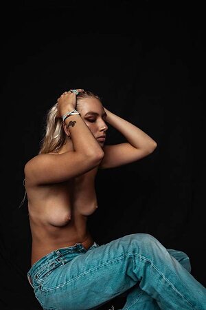 Charlotte leaked photo #2