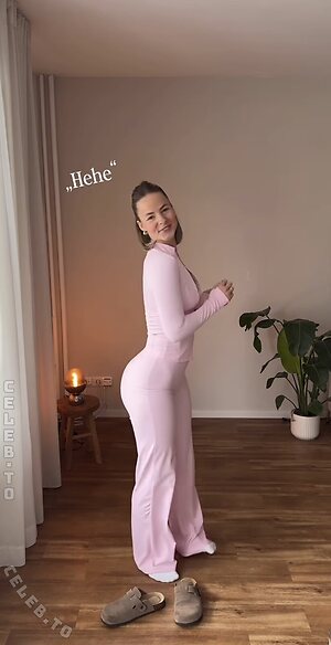 Charly Wigg Nude Leaked Photo #5