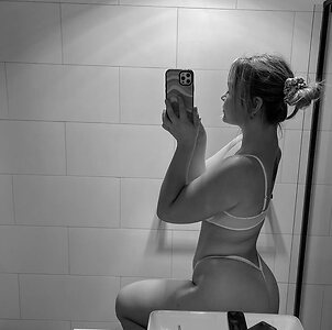 Chelsea Elsmore leaked photo #28