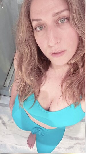 Chelsea Peretti leaked photo #7