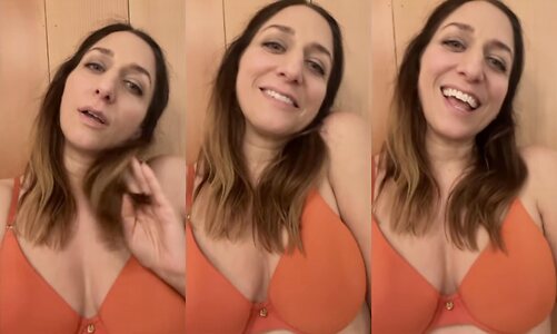 Chelsea Peretti leaked photo #8