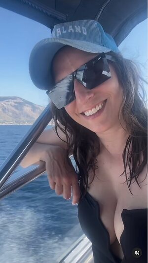Chelsea Peretti leaked photo #13