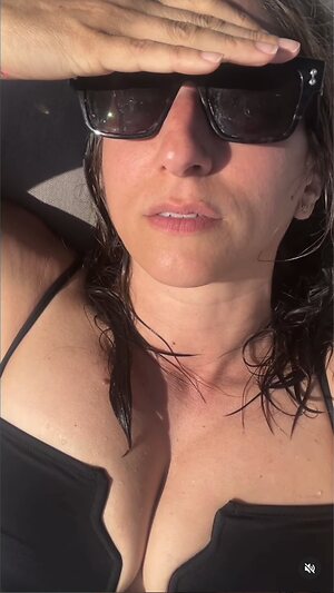 Chelsea Peretti leaked photo #14
