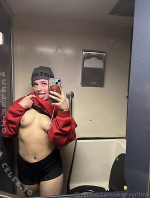 Cherrygrlfrnd Nude Leaked Photo #72