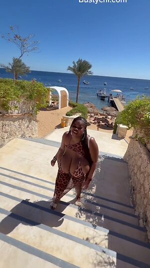 Chioma Lovv leaked photo #16