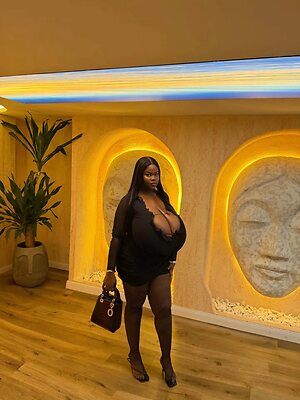 Chioma Lovv leaked photo #35