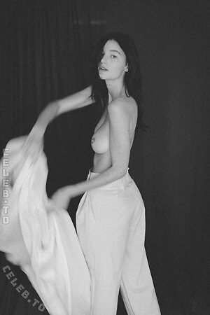 Chloe Bechini photo