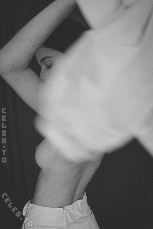 Chloe Bechini photo