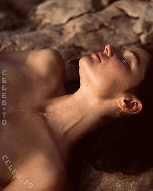 Chloe Bechini photo