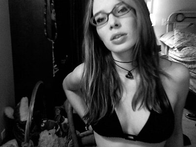 Chloe Dykstra leaked photo #24