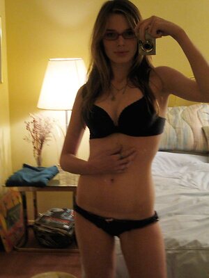 Chloe Dykstra leaked photo #26