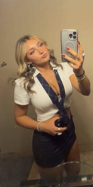 Chloe Johnson Nude Leaked Photo #17