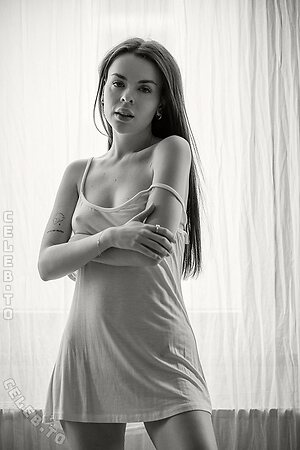 Chloe Loe photo