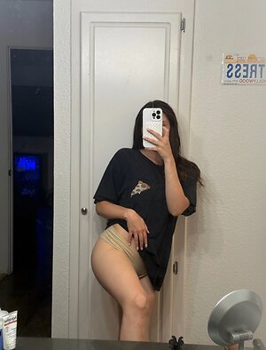 Chloe W Breen leaked photo #3