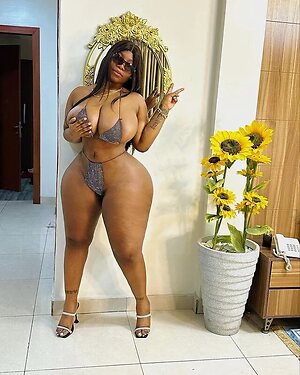 Chocolate wild Nude Leaked Photo #5
