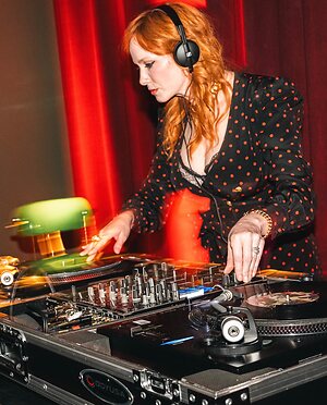 Christina Hendricks leaked photo #21