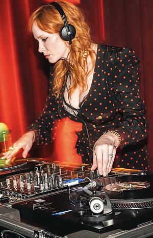 Christina Hendricks leaked photo #31