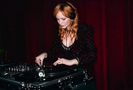 Christina Hendricks leaked photo #110