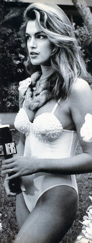 Cindy Crawford Nude Leaked Photo #3