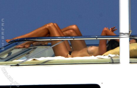 Cindy Crawford Nude Leaked Photo #59