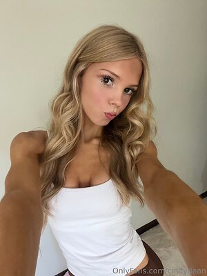 Cindy Dean leaked photo #2