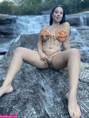 cinthya_larose leaked photo #3
