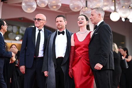 Claire Foy leaked photo #56
