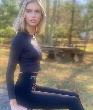Claire Jameson itsclairejameson leaked photo #19