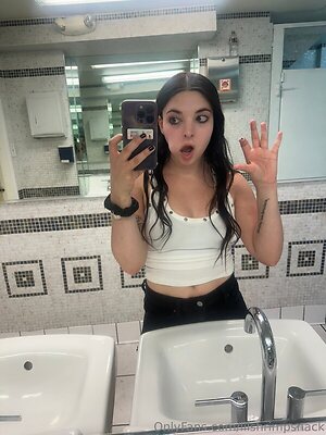 Claire Sundbye leaked photo #5