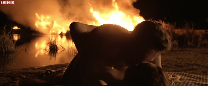 Claire Van Der Boom leaked photo #10