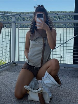 clara.west leaked photo #4