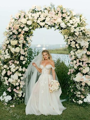 Claudia Walsh Nude Photos