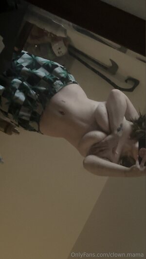 clown.mama leaked photo #4
