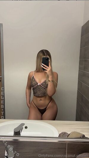 coconut.offiziell leaked photo #10