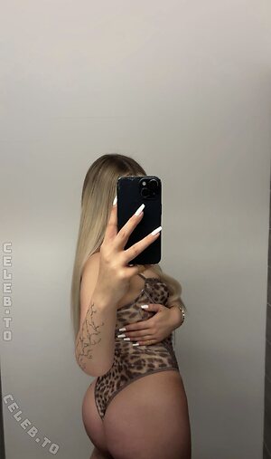 coconut.offiziell leaked photo #12
