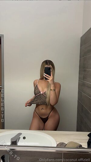 coconut.offiziell leaked photo #13