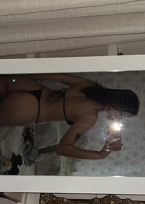contas que não vendem pack mas que postam nudes de vez em quando ou com certa frequência