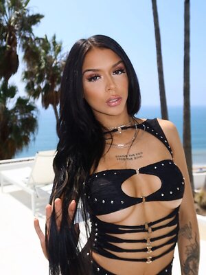 Cora Jade