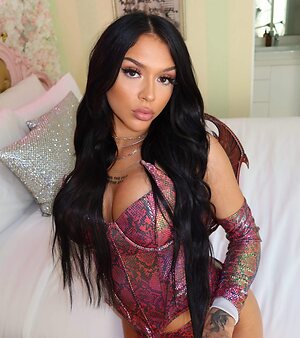 Cora Jade leaked photos