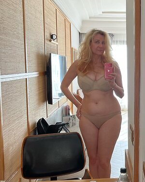 Corrinne Wicks leaked photo #15