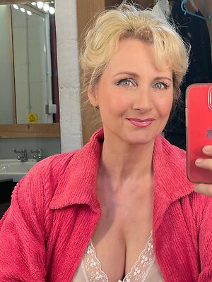 Corrinne Wicks