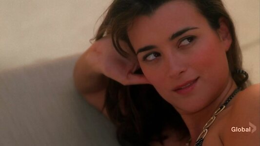 Cote De Pablo leaked photo #6
