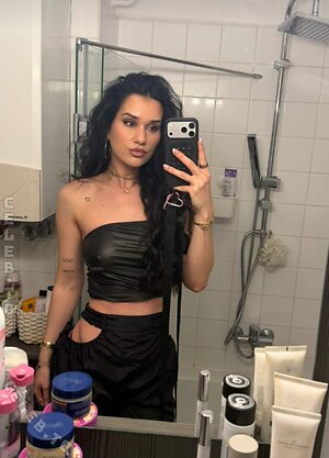 Coupleontour Nude Leaked Photo #6