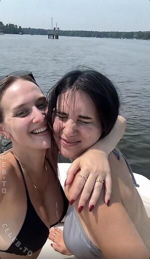 Coupleontour photo