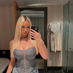 Courtney B Nude Leaked Photo #7