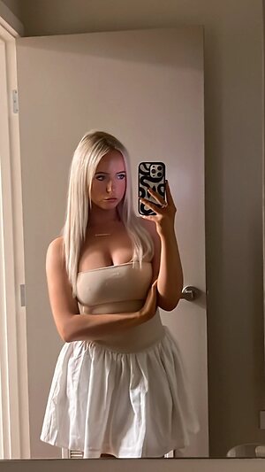 Courtney B leaked photo #22