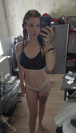 Crazy Badgirl Nude Leaked Photo #23